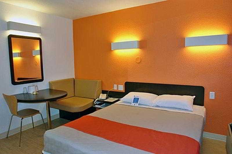 Motel 6 Boston South - 布伦特里 外观 照片