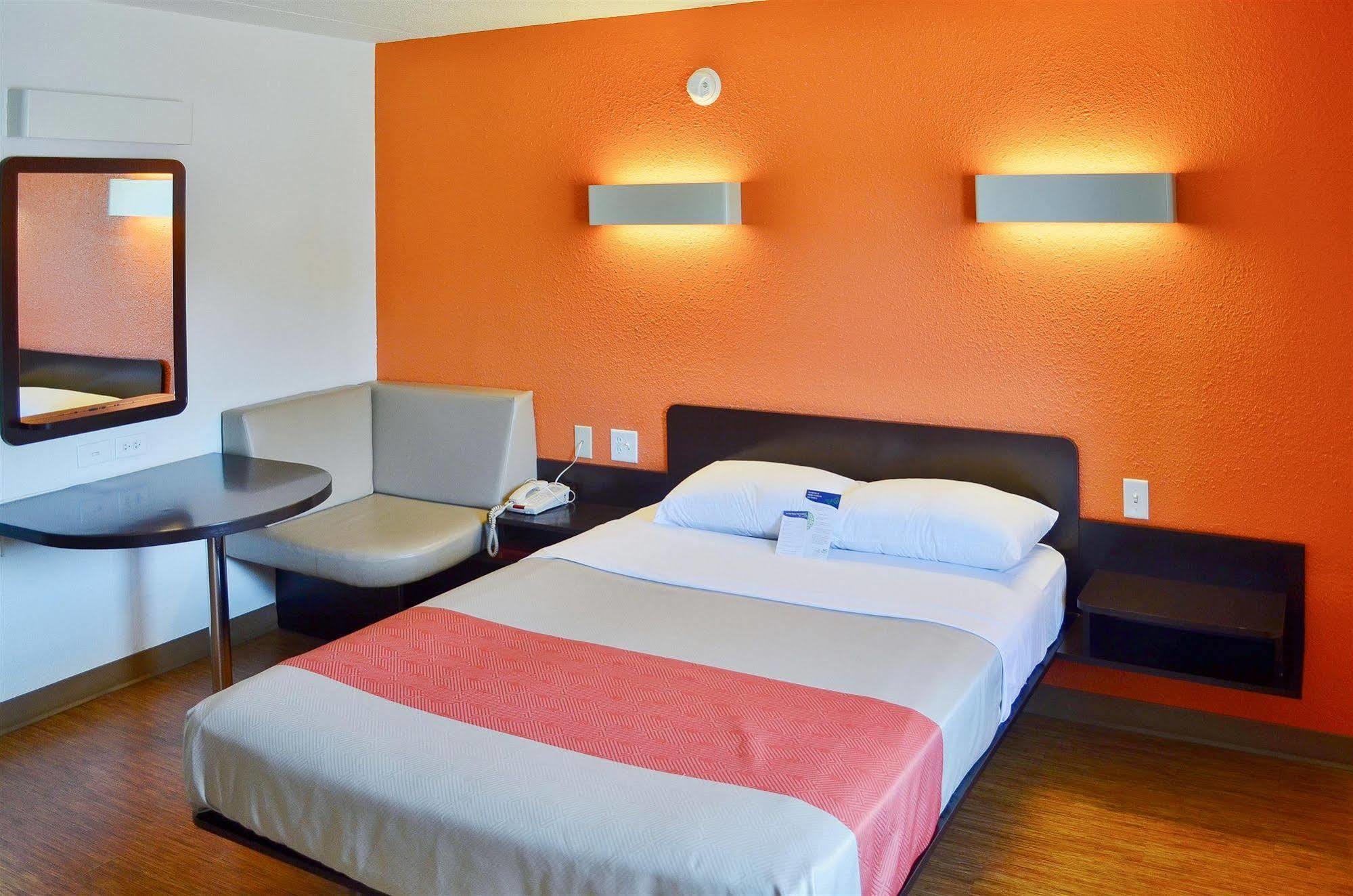 Motel 6 Boston South - 布伦特里 外观 照片