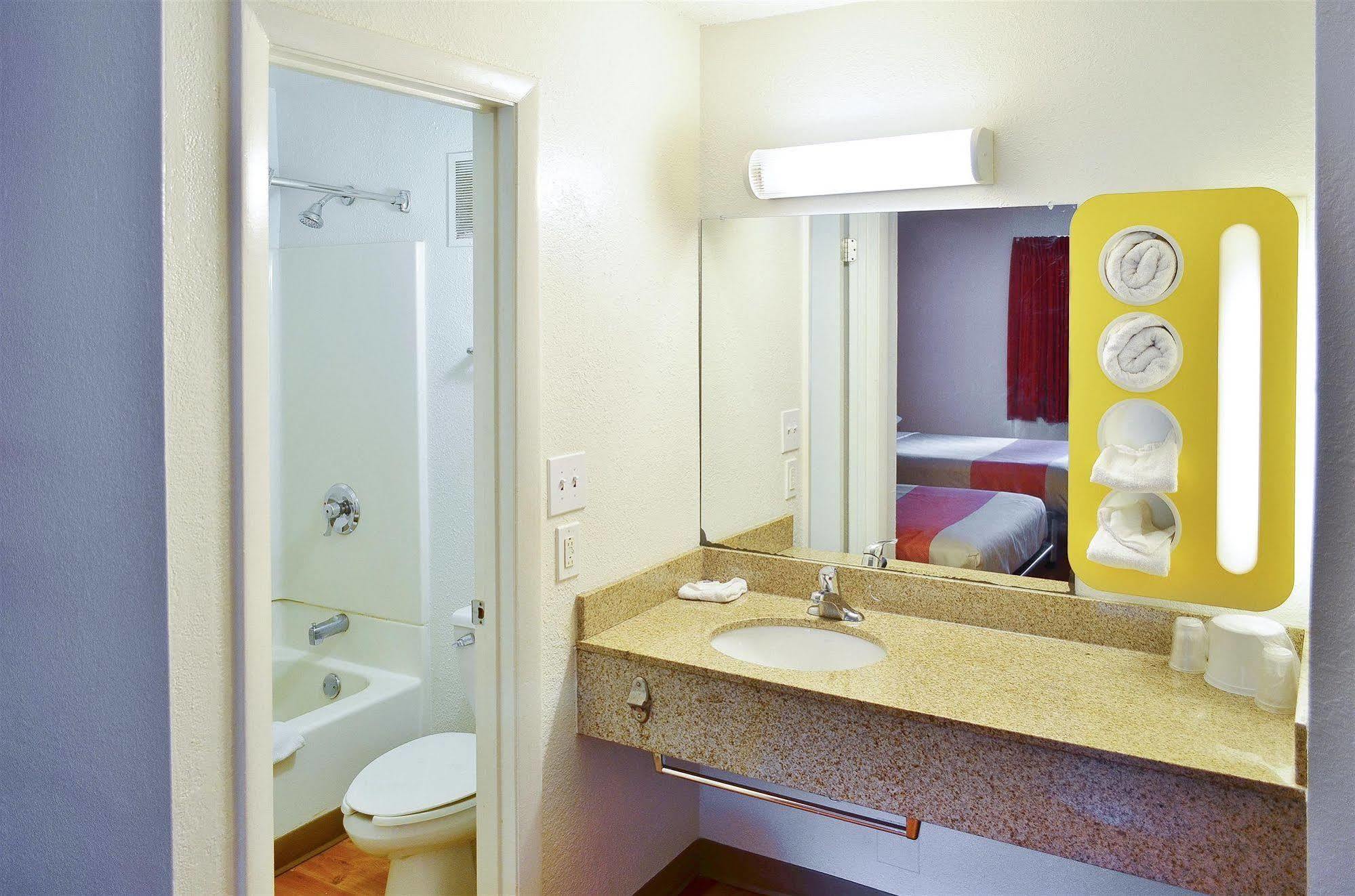 Motel 6 Boston South - 布伦特里 外观 照片