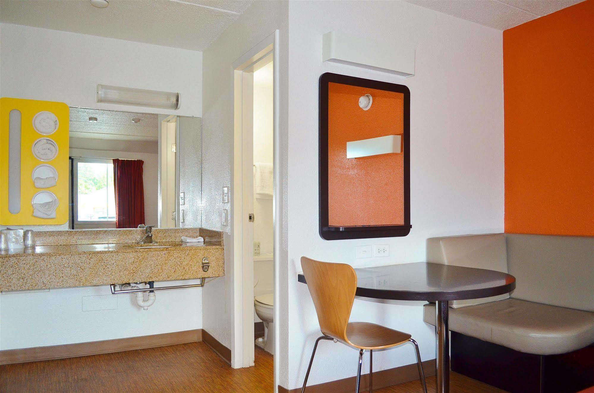 Motel 6 Boston South - 布伦特里 外观 照片