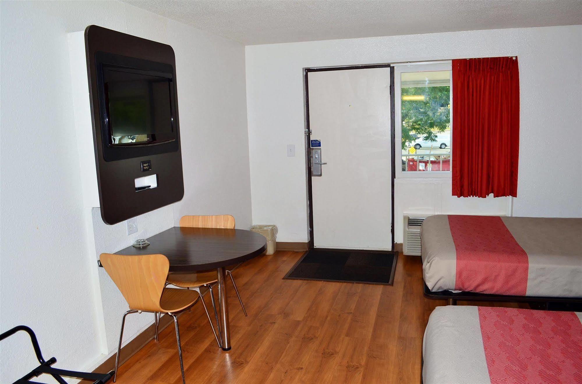 Motel 6 Boston South - 布伦特里 外观 照片