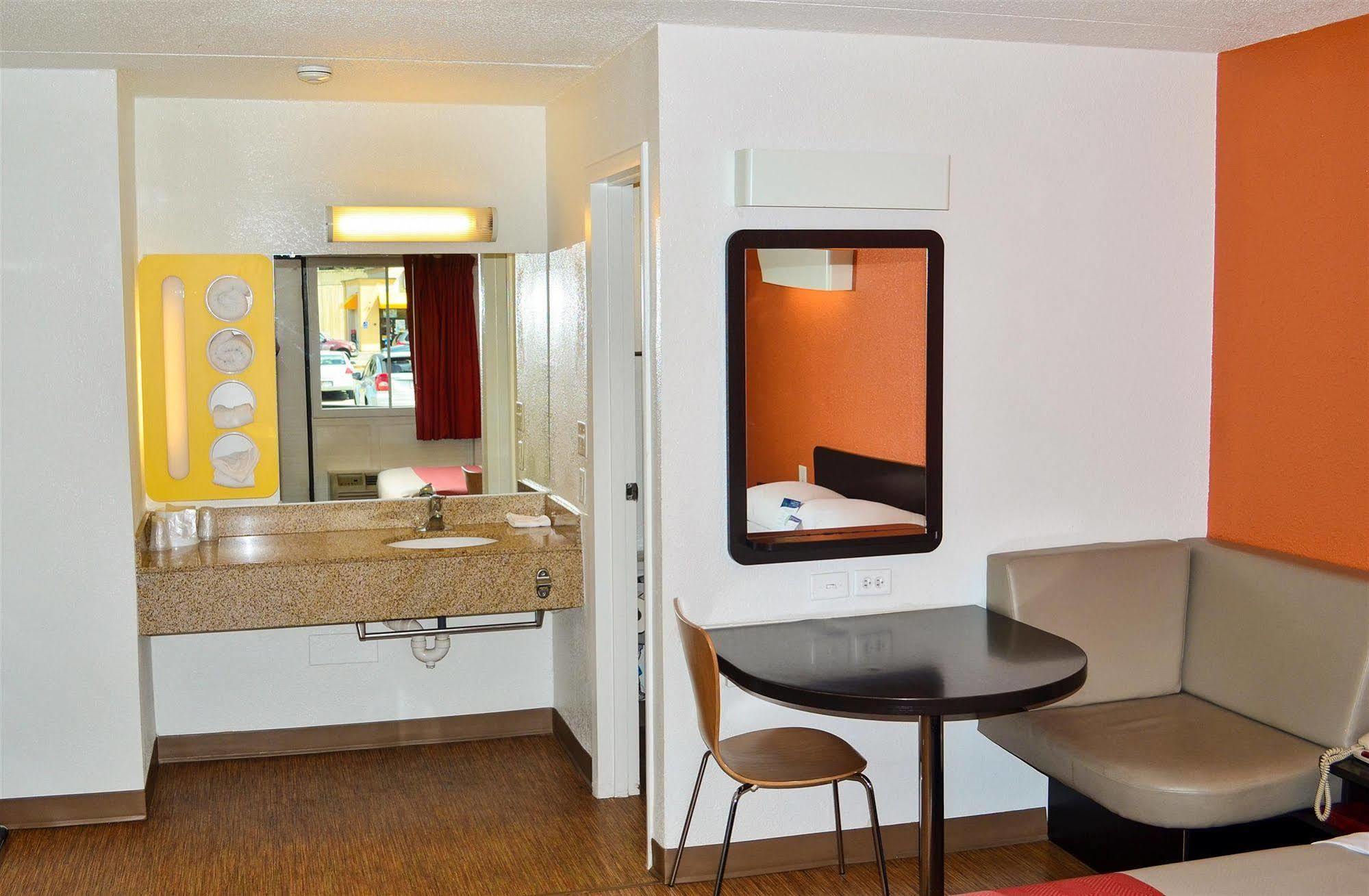 Motel 6 Boston South - 布伦特里 外观 照片