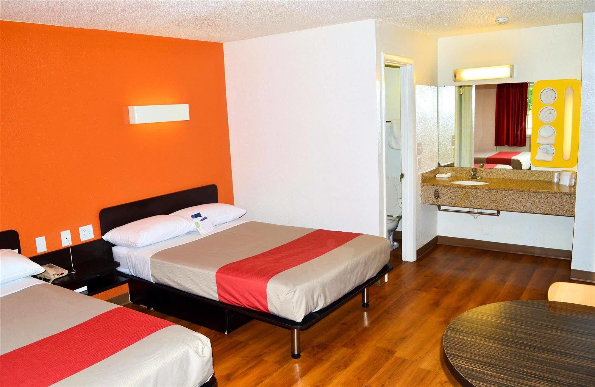 Motel 6 Boston South - 布伦特里 外观 照片